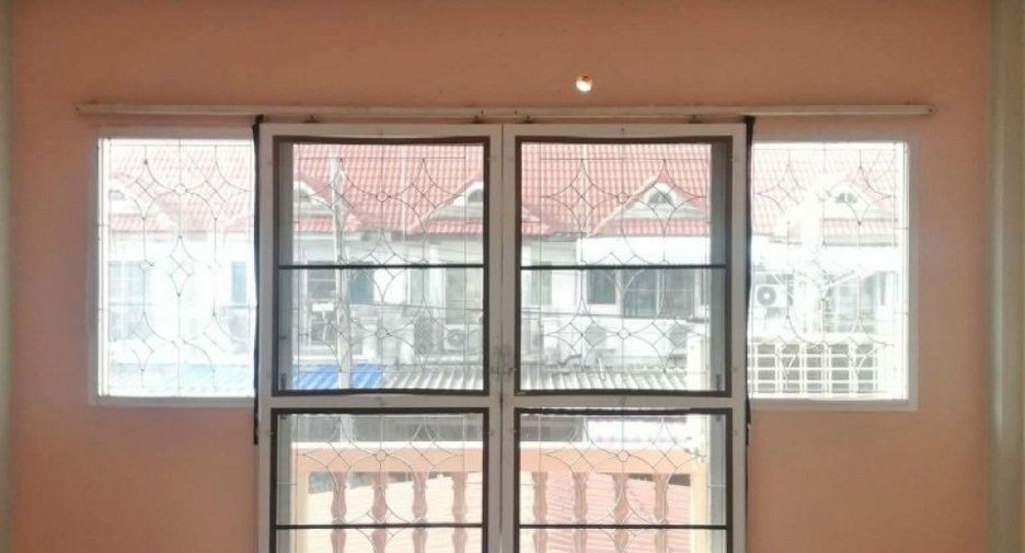 For sale 2 bedrooms townhouse in Mueang Samut Prakan, Samut Prakan