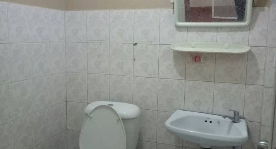 For sale 2 bedrooms townhouse in Mueang Samut Prakan, Samut Prakan
