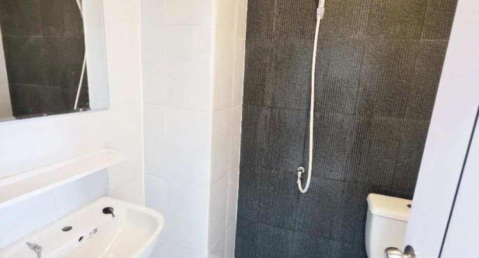For sale 1 bed condo in Mueang Samut Prakan, Samut Prakan