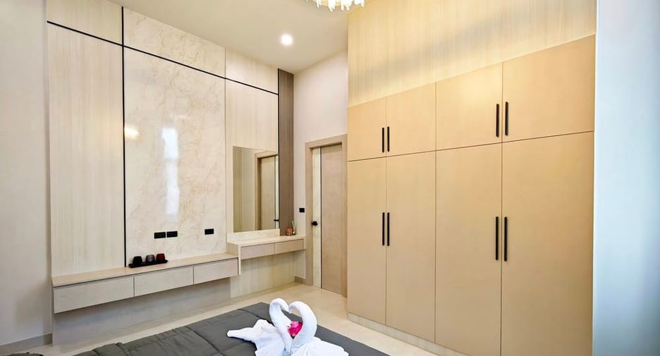 À vendre 4 chambres villa à East Pattaya, Pattaya