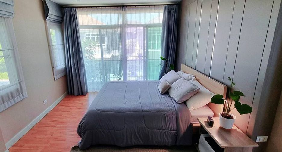 For rent and for sale 4 bedrooms house in Saphan Sung, Bangkok