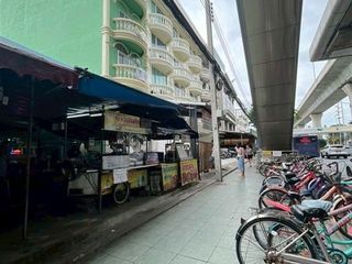 For sale 4 bedrooms retail Space in Bang Khen, Bangkok