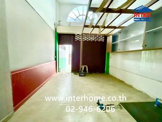 For sale 4 bedrooms retail Space in Bang Khen, Bangkok