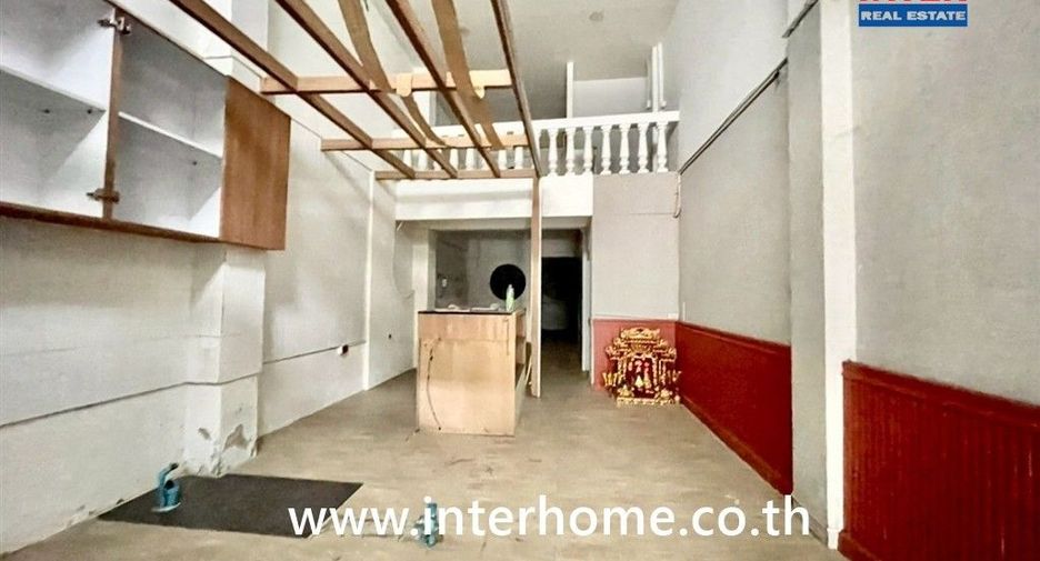 Продажа 4 спальни торговое помещение в Банг Кхен, Бангкок