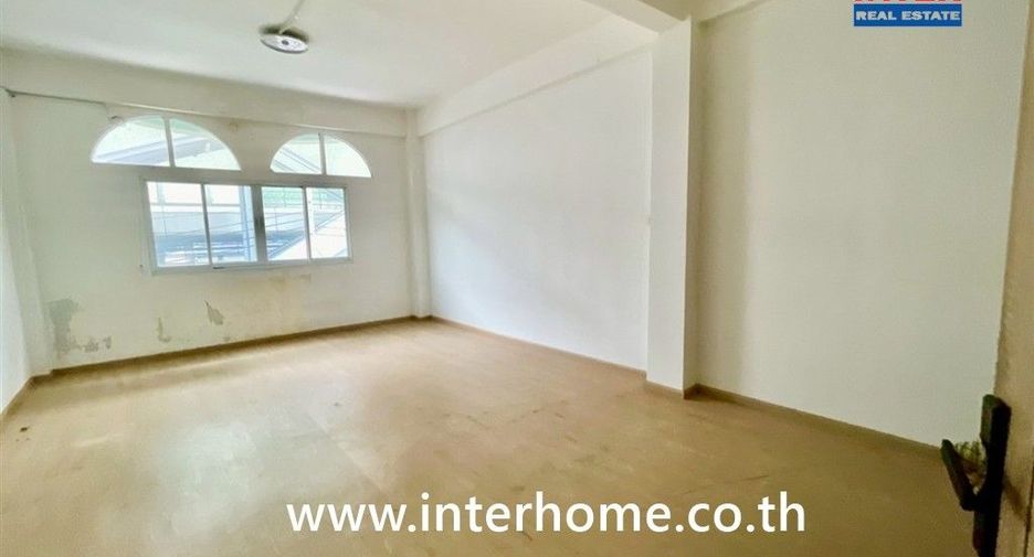 Продажа 4 спальни торговое помещение в Банг Кхен, Бангкок