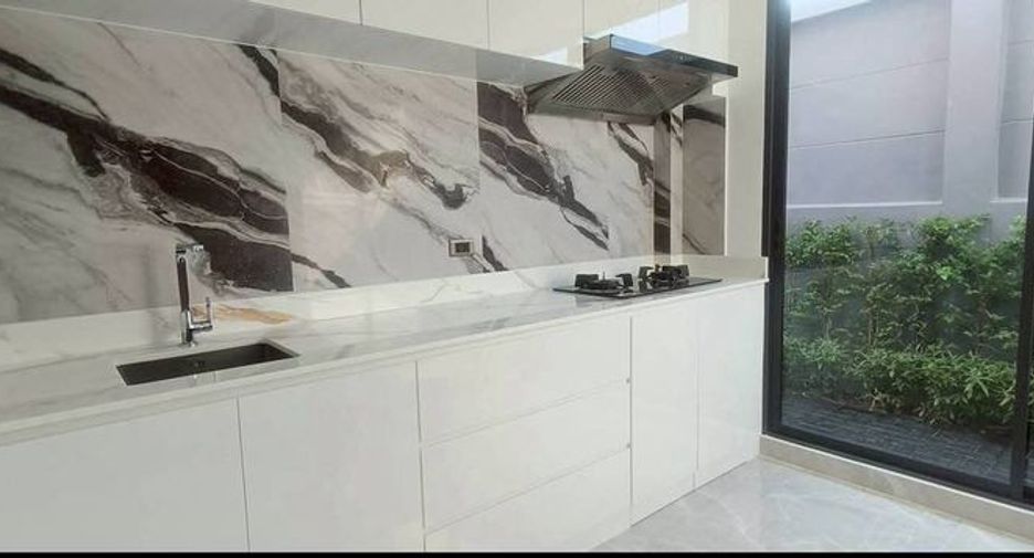 For rent and for sale 4 bedrooms house in Bang Lamung, Chonburi