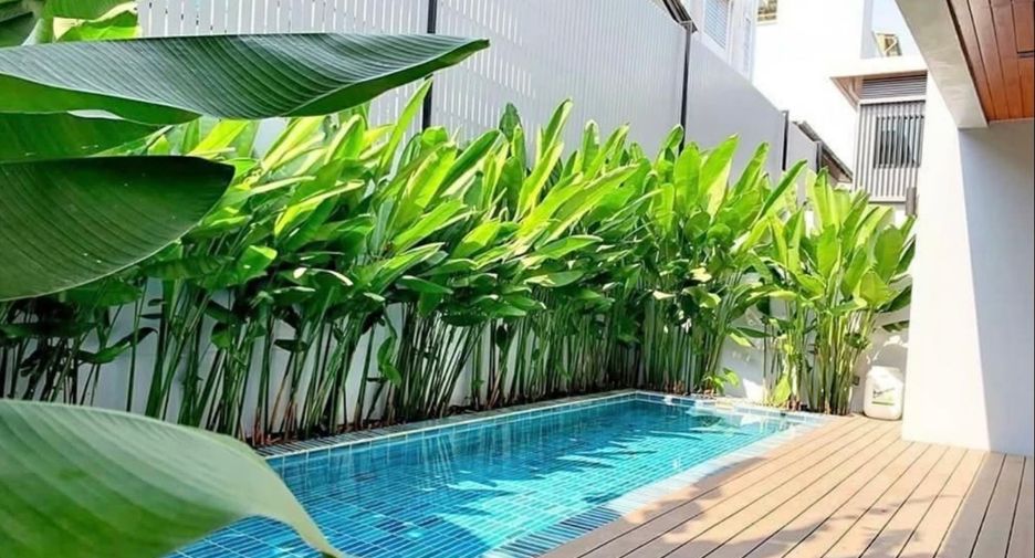 For rent 4 bedrooms villa in Watthana, Bangkok