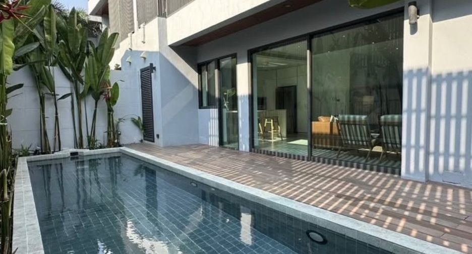 For rent 4 bedrooms villa in Watthana, Bangkok