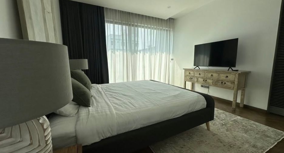 For rent 4 bedrooms villa in Watthana, Bangkok