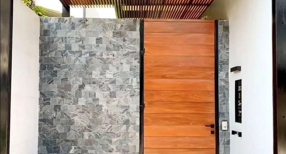For rent 4 bedrooms villa in Watthana, Bangkok