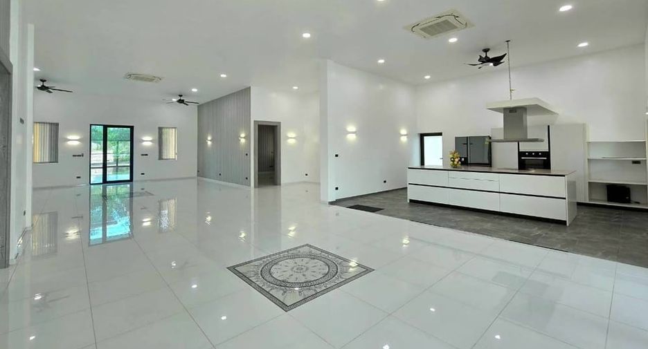 Villa en venta de 3 habitaciones en East Pattaya, Pattaya