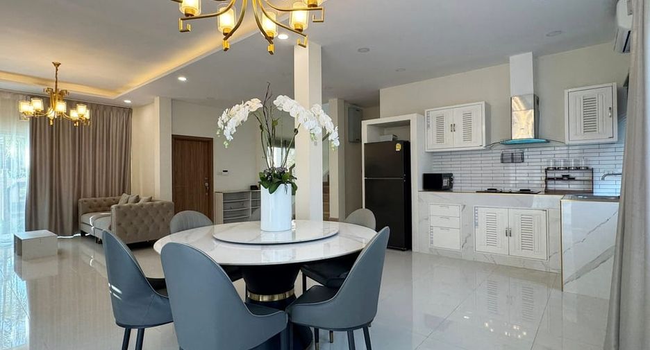 For sale 4 bedrooms villa in Huay Yai, Pattaya
