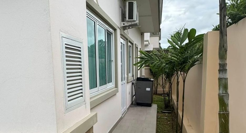 For sale 4 bedrooms villa in Huay Yai, Pattaya