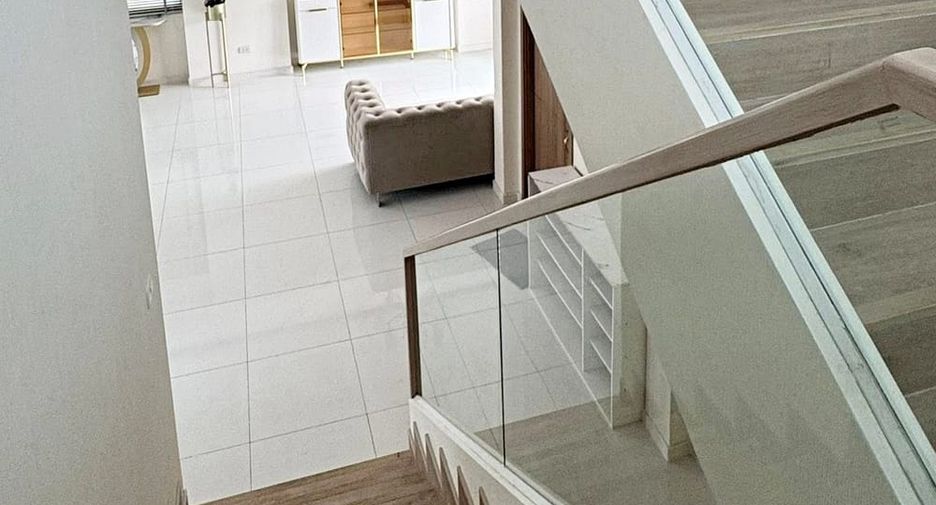 For sale 4 bedrooms villa in Huay Yai, Pattaya