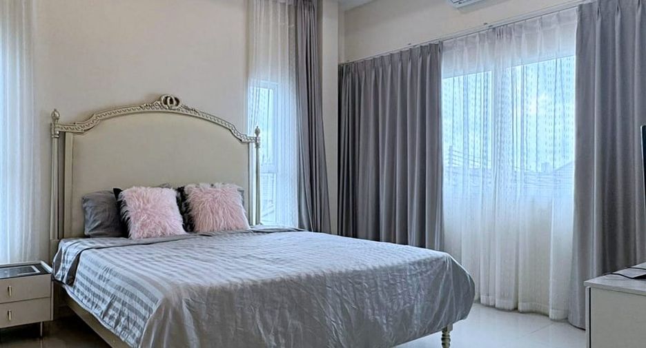 For sale 4 bedrooms villa in Huay Yai, Pattaya