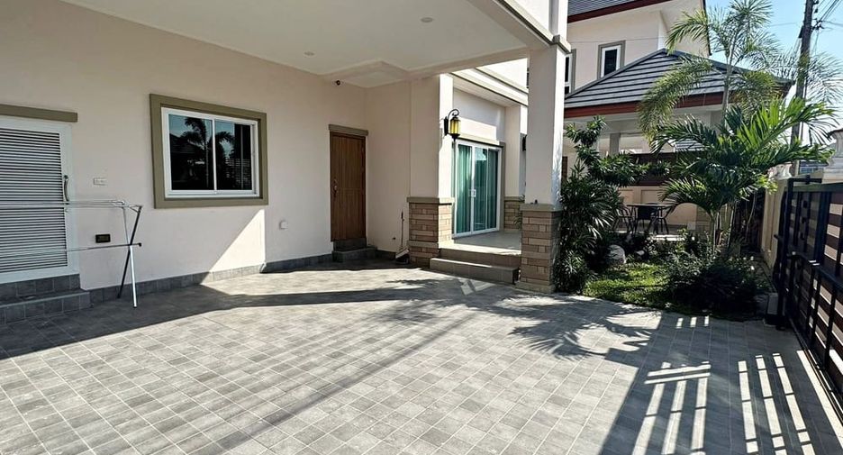 For sale 4 bedrooms villa in Huay Yai, Pattaya
