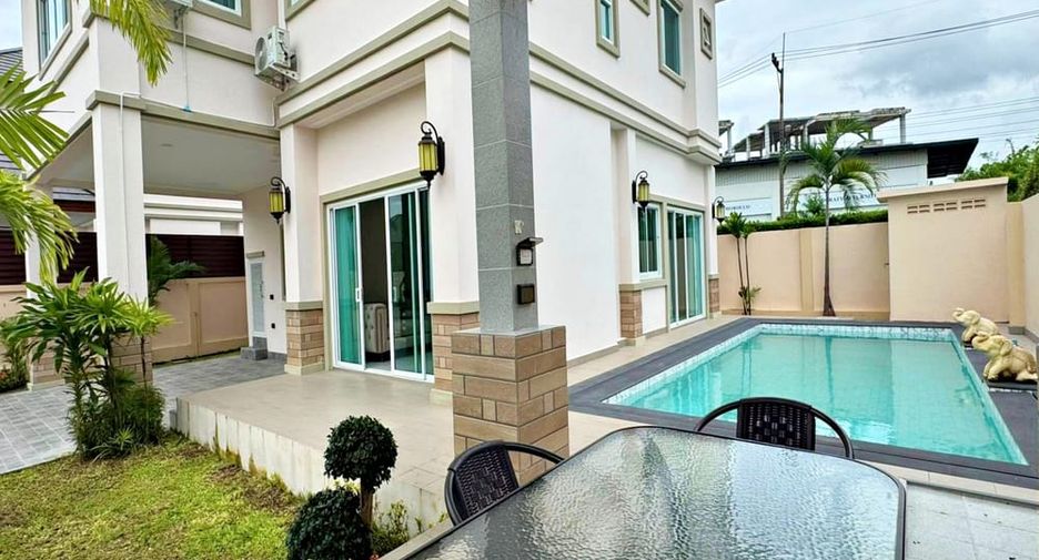 For sale 4 bedrooms villa in Huay Yai, Pattaya