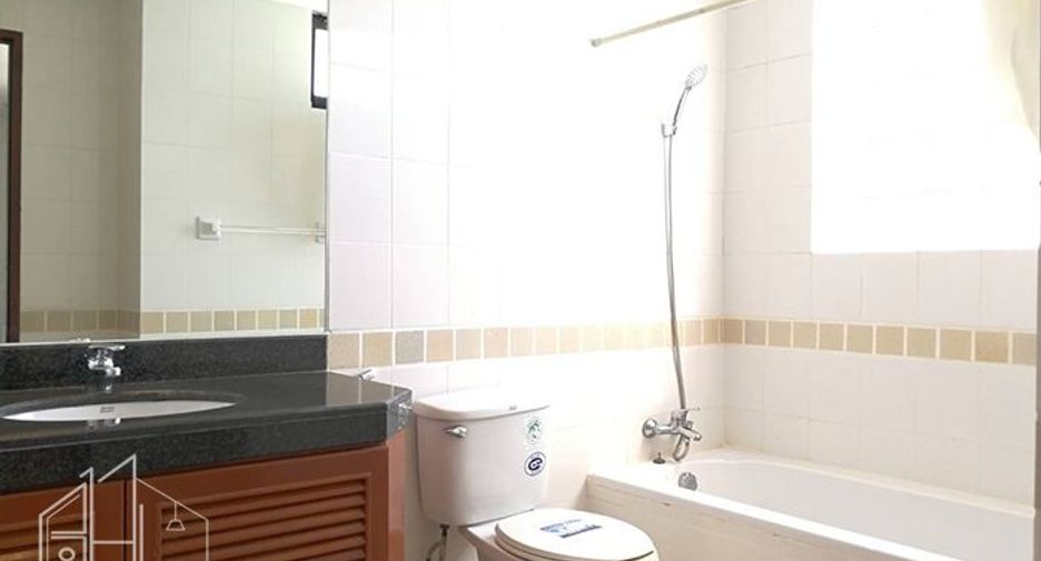 For rent 3 bedrooms condo in Watthana, Bangkok