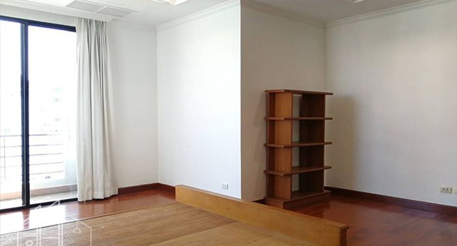 For rent 3 bedrooms condo in Watthana, Bangkok