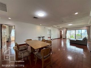 Condo en alquiler de 3 habitaciones en Watthana, Bangkok