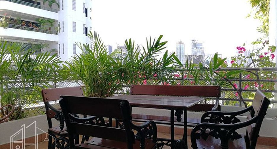 For rent 3 bedrooms condo in Watthana, Bangkok