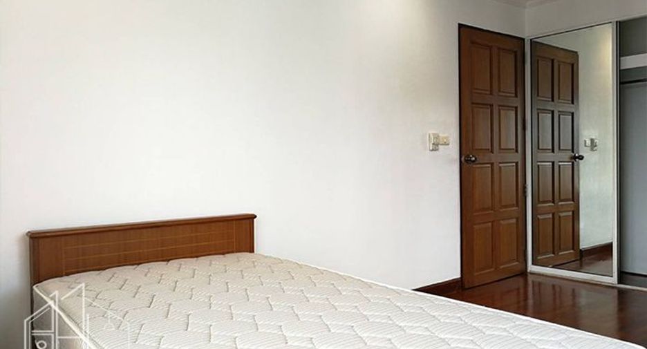 For rent 3 bedrooms condo in Watthana, Bangkok