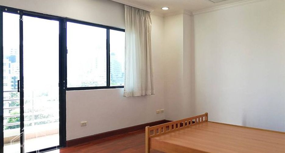For rent 3 bedrooms condo in Watthana, Bangkok