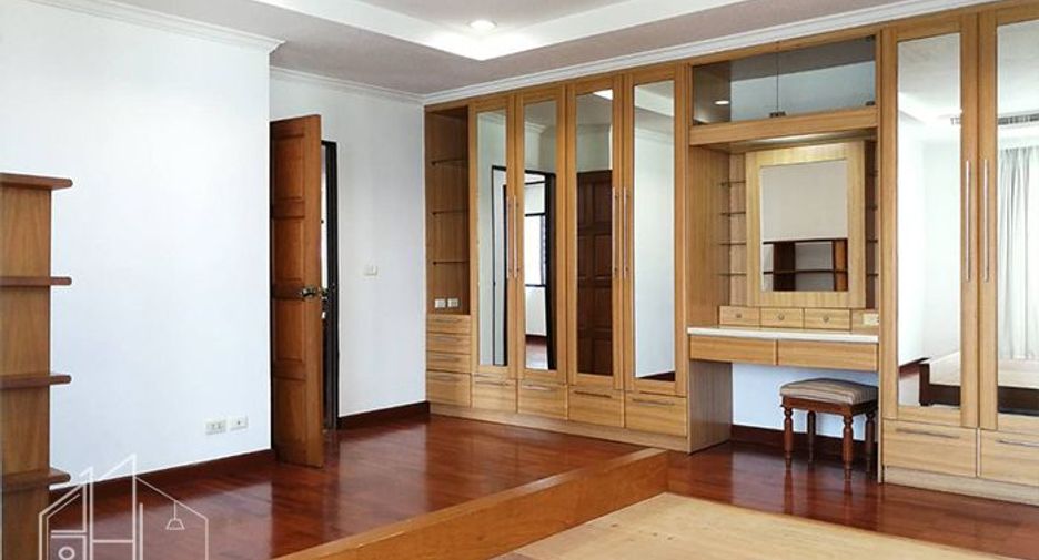 For rent 3 bedrooms condo in Watthana, Bangkok