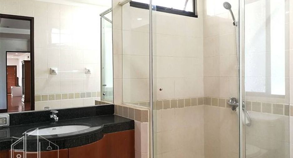 For rent 3 bedrooms condo in Watthana, Bangkok