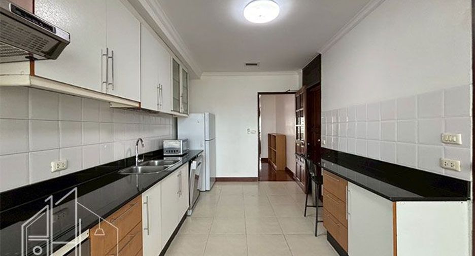 For rent 3 bedrooms condo in Watthana, Bangkok
