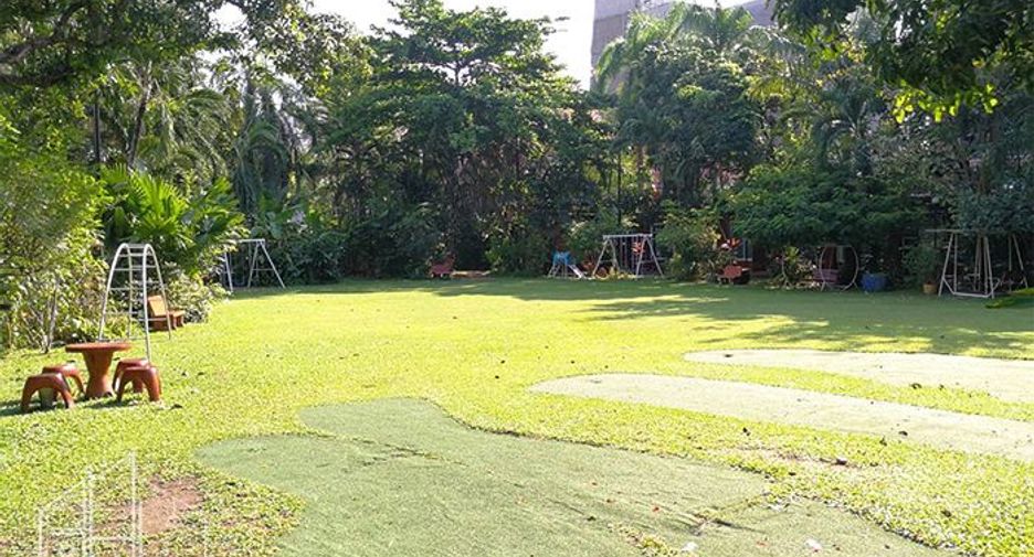 For rent 3 bedrooms condo in Watthana, Bangkok