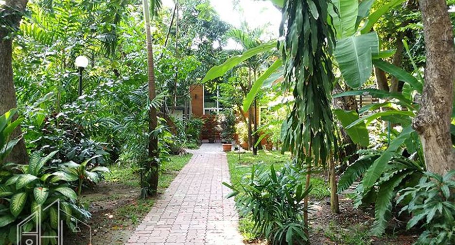 For rent 3 bedrooms condo in Watthana, Bangkok
