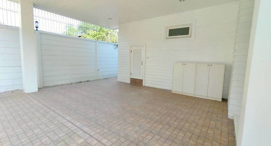 Haus zur Miete mit 4 Zimmer in Bang Na, Bangkok