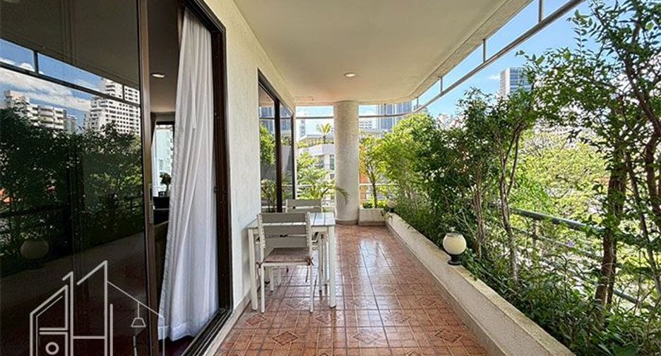 For rent 2 bedrooms condo in Watthana, Bangkok