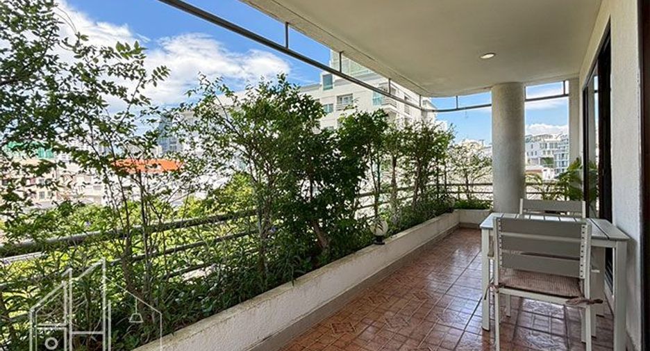 For rent 2 bedrooms condo in Watthana, Bangkok