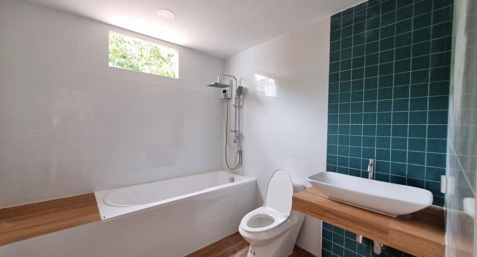 For rent and for sale 4 bedrooms house in Jomtien, Pattaya