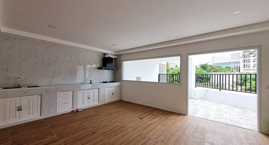 For rent and for sale 4 bedrooms house in Jomtien, Pattaya