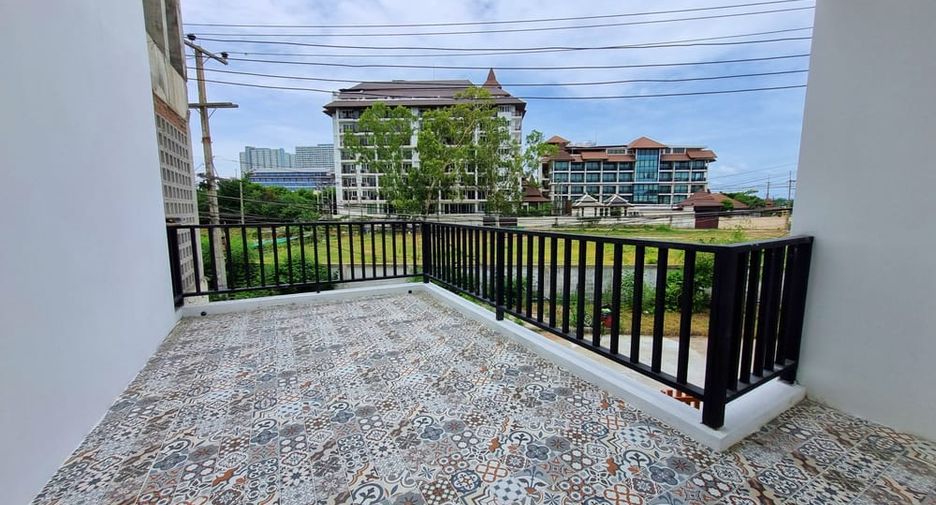 For rent and for sale 4 bedrooms house in Jomtien, Pattaya