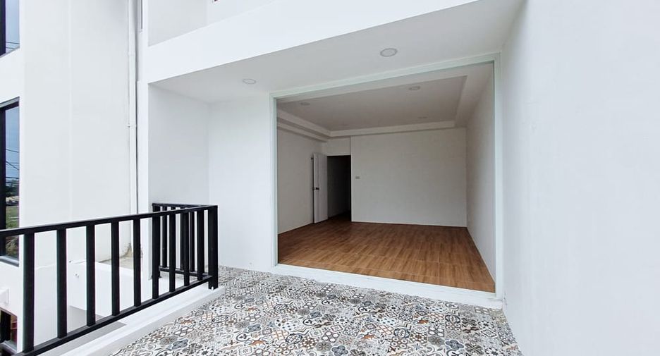 For rent and for sale 4 bedrooms house in Jomtien, Pattaya