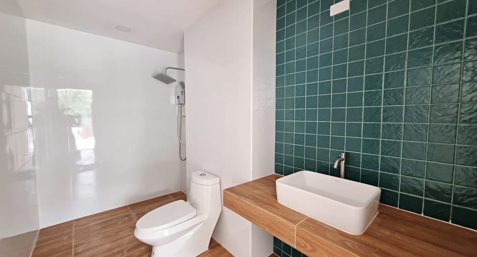 For rent and for sale 4 bedrooms house in Jomtien, Pattaya