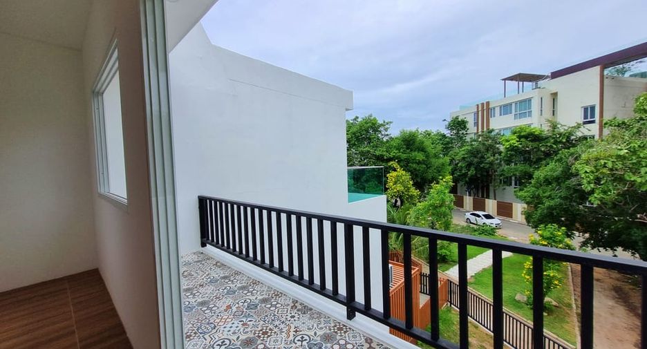 For rent and for sale 4 bedrooms house in Jomtien, Pattaya
