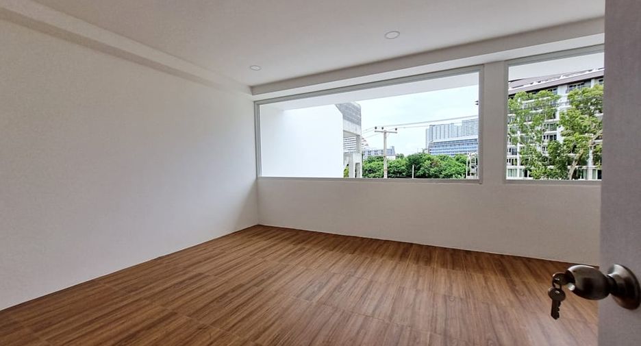 For rent and for sale 4 bedrooms house in Jomtien, Pattaya