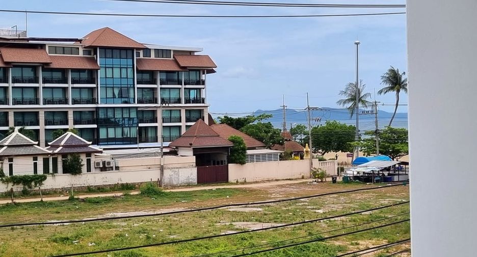 For rent and for sale 4 bedrooms house in Jomtien, Pattaya