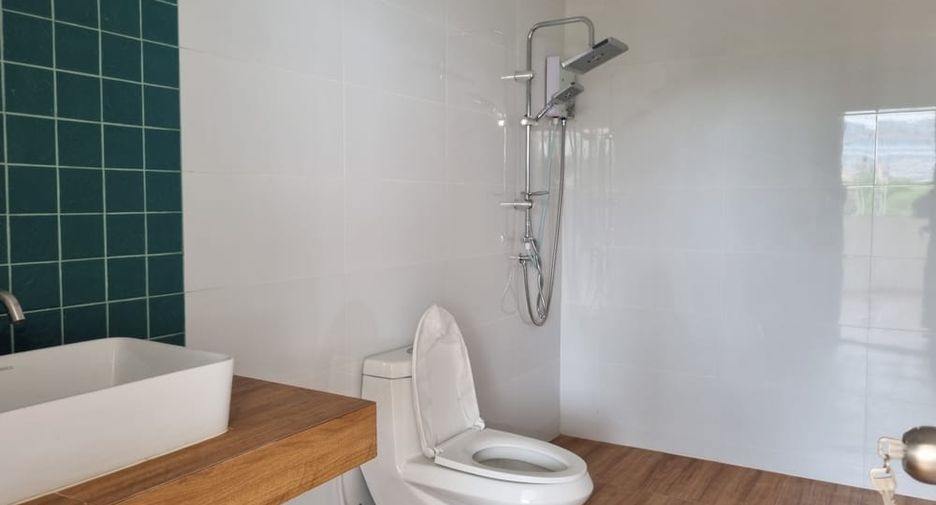 For rent and for sale 4 bedrooms house in Jomtien, Pattaya