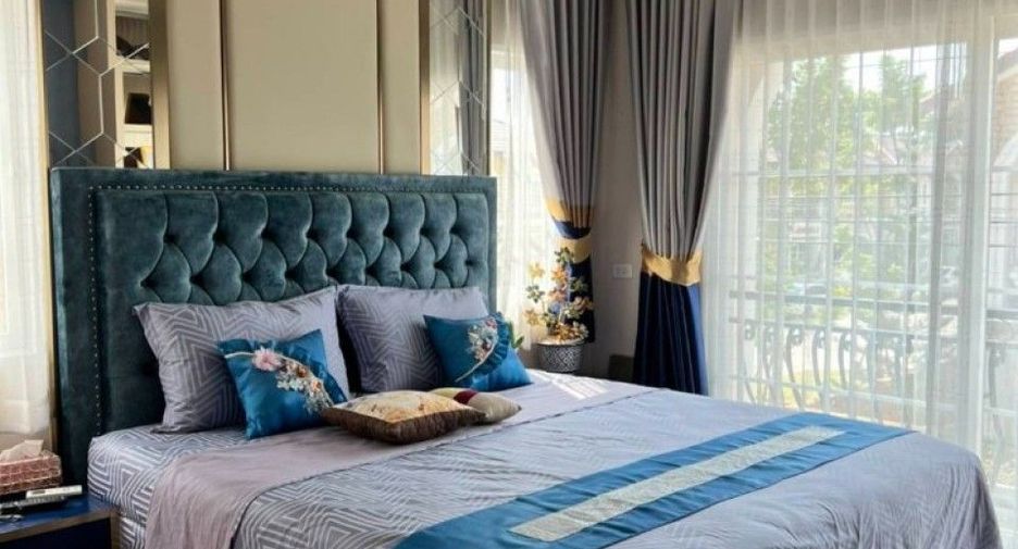 For sale 4 bedrooms house in Bang Khae, Bangkok