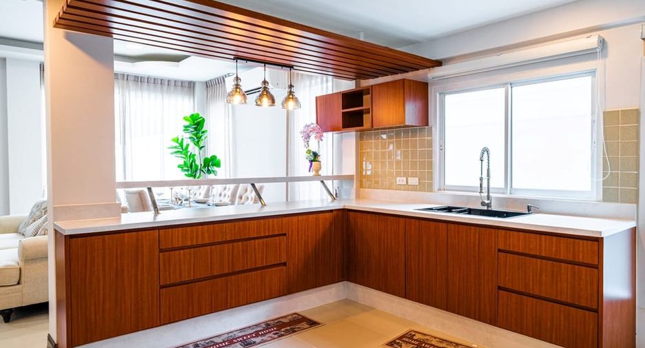 For sale 5 bedrooms villa in South Pattaya, Pattaya