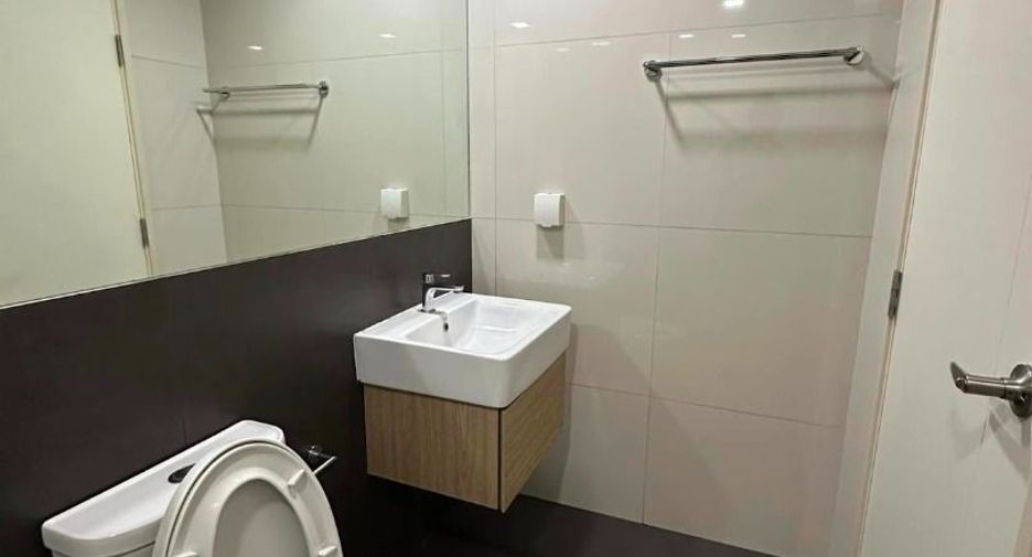 For rent 2 bedrooms condo in Phra Khanong, Bangkok