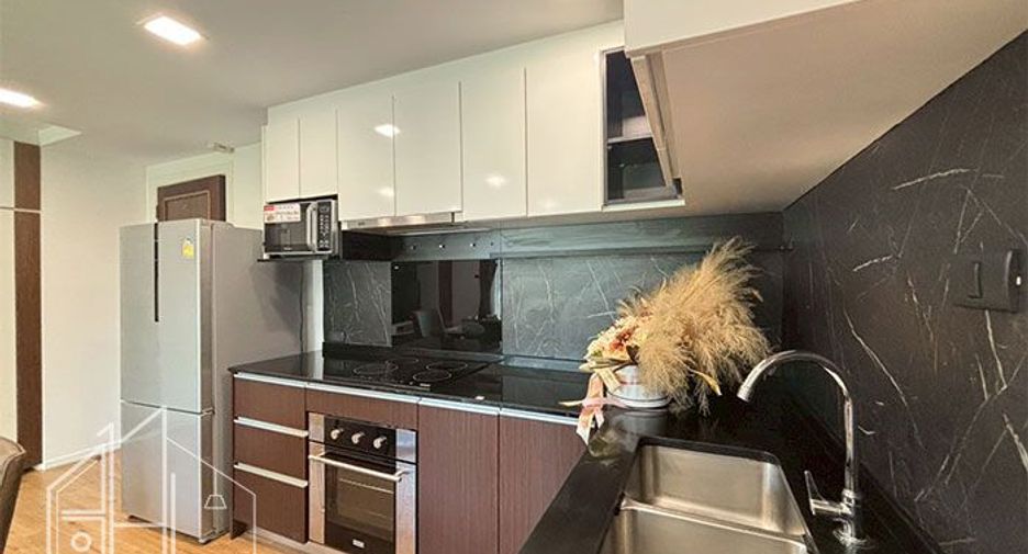 For rent 2 bedrooms condo in Watthana, Bangkok