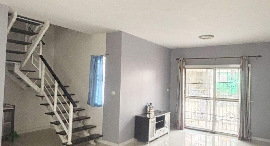 For sale 3 bedrooms townhouse in Mueang Pathum Thani, Pathum Thani