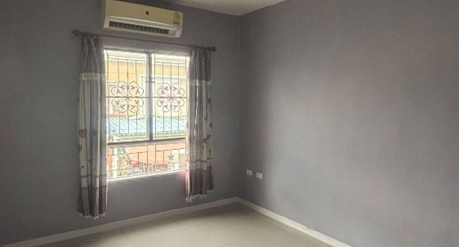 For sale 3 bedrooms townhouse in Mueang Pathum Thani, Pathum Thani
